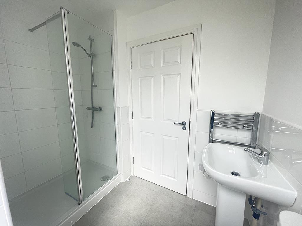 2 bedroom apartment To Let in Earby - Shower Room